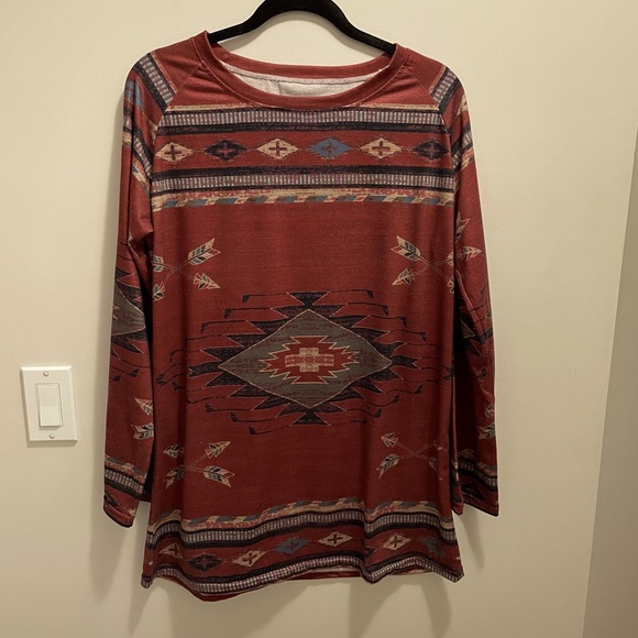 2/$20💕Navajo design top M - Picture 1 of 2